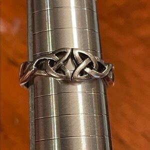 Sterling Silver size 7.5 Elegant Silver Celtic Knot Ring